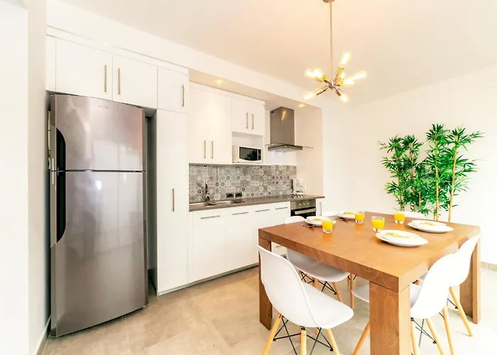 Comfortable, Spacious Penthouse - 2 Bedrooms - 7 People