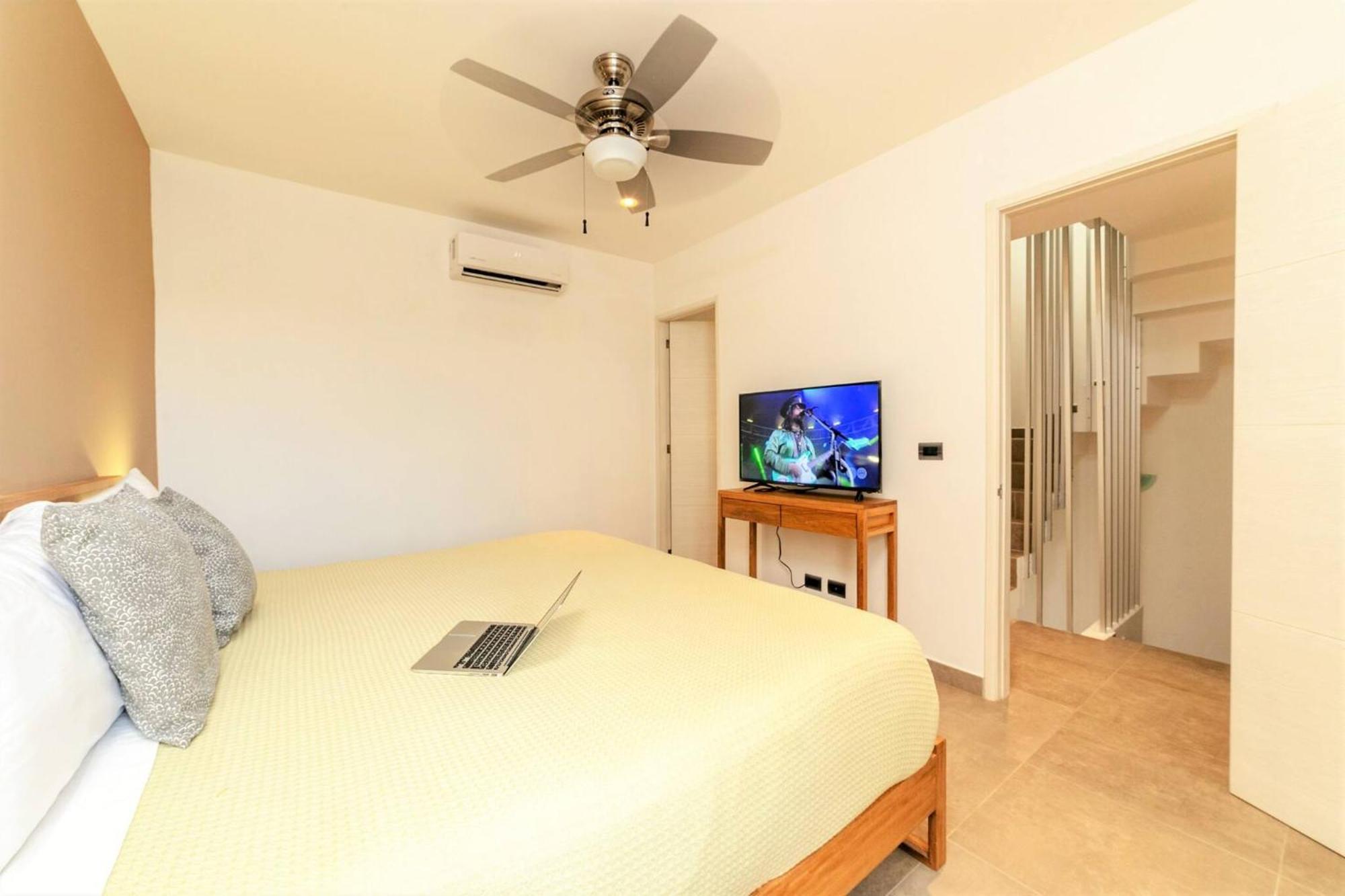 Comfortable, Spacious Penthouse - 2 Bedrooms - 7 People *